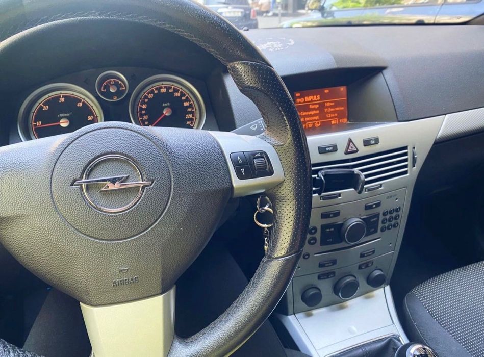 Opel astra Gtc 2010