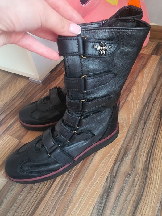 Продавам дамски ботуши от естествена кожа