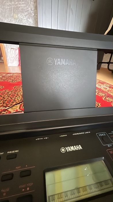 Синтезатор YAMAHA.