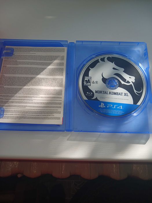 Продам игру Мортал Комват ПС4