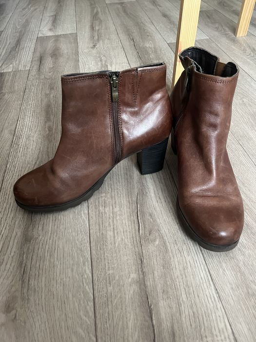 Ботинки кожаные на каблуке