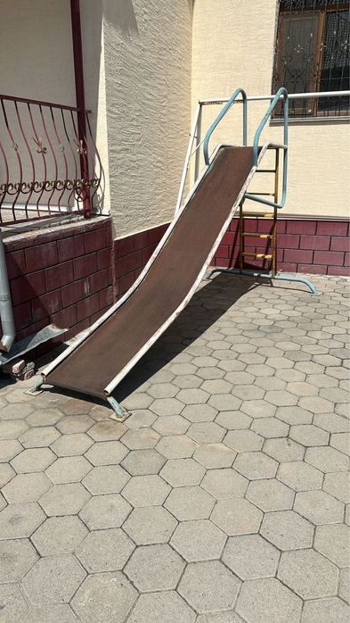 Горка детская , железная .