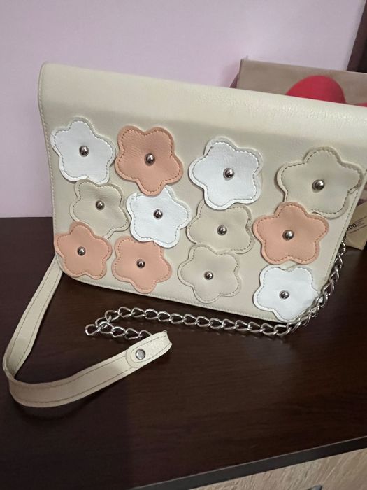 Дамска чанта с цветя