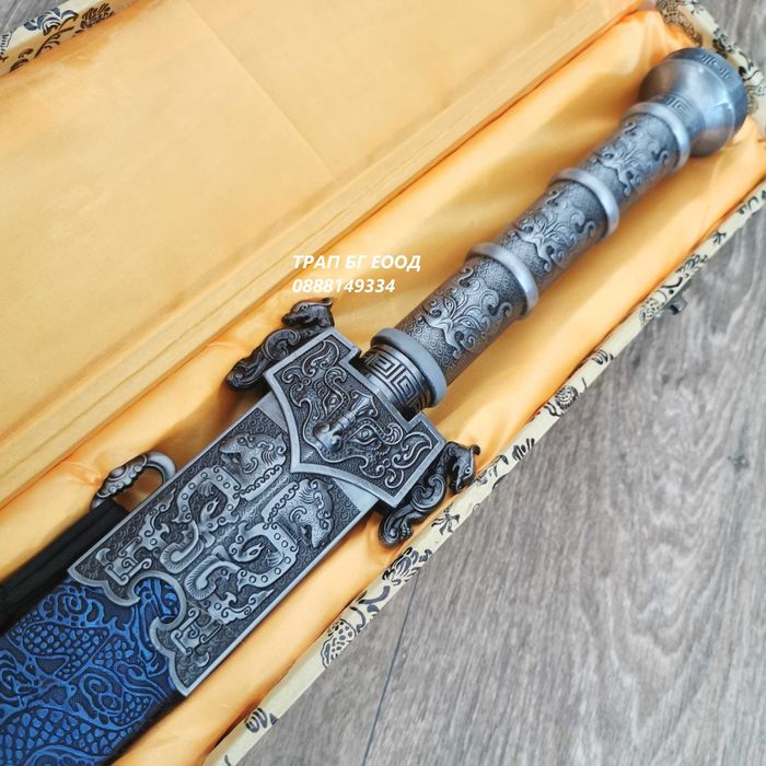 Стоманен меч Син Дракон с масивна дървена кания и метални орнаменти