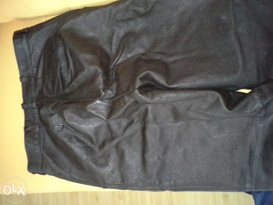 Vand pantaloni din piele culoare negra