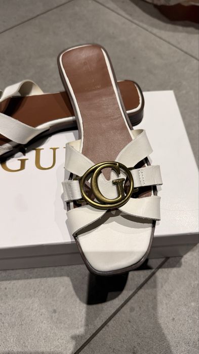 Дамски чехли на Guess