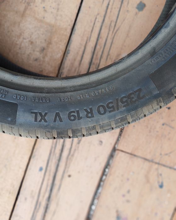 Продам 235/50 R19  комплект Continental