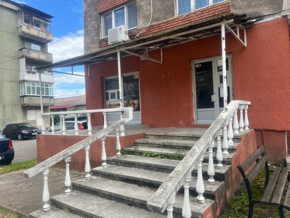 Apartament 3 camere de vânzare.