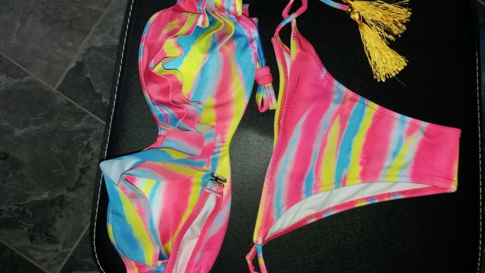 Costum de baie cu push up si slip brazilian cu ciucuri