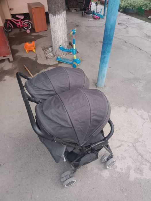 Коляска двухместная