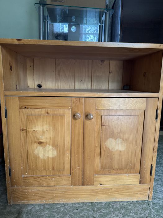 Comodă compactă din lemn de pin