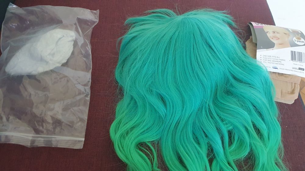 Vand peruca verde noua