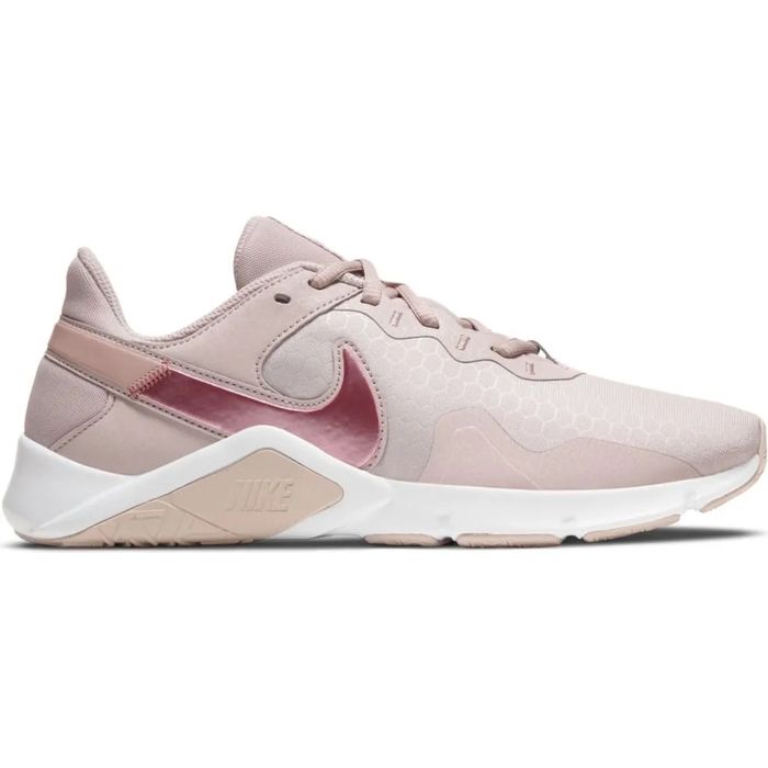 Nike legend essential 2 маратонки