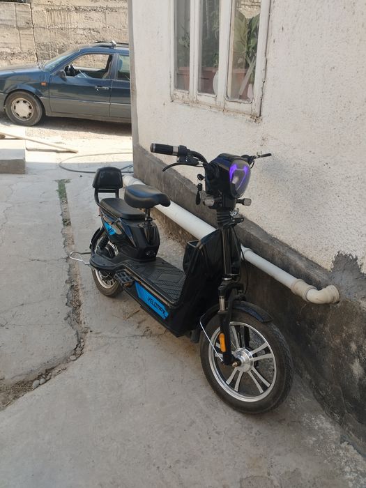 Velomax электро скутер в идеальном состоянии