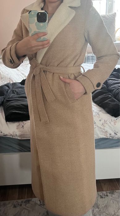 Женское тёплое пальто 190 тыс.