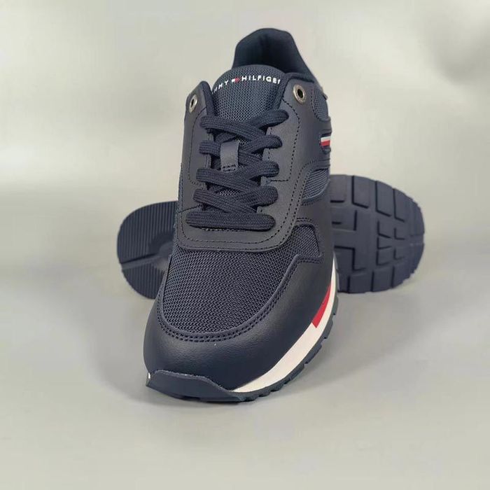 Кроссовки от бренда Tommy Hilfiger