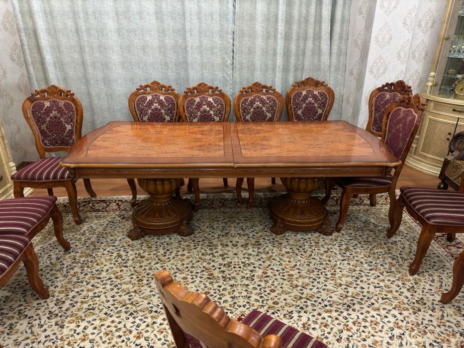 Стол со стульями