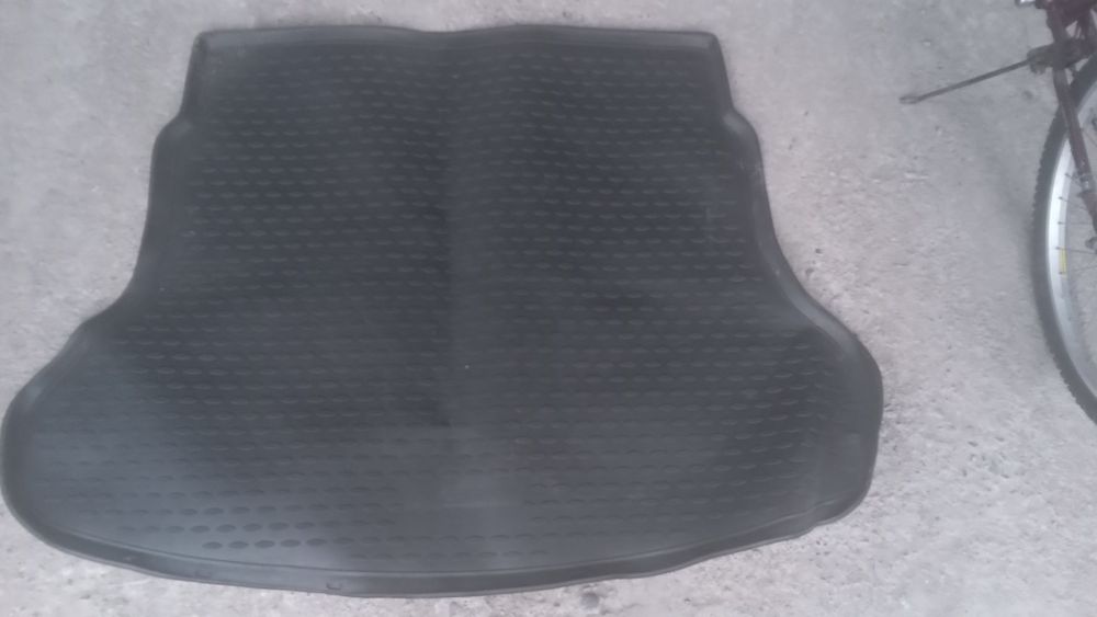 Продам коврик на машину