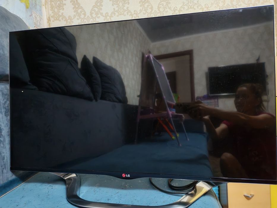 Продам телевизор Смарт диагональ 110