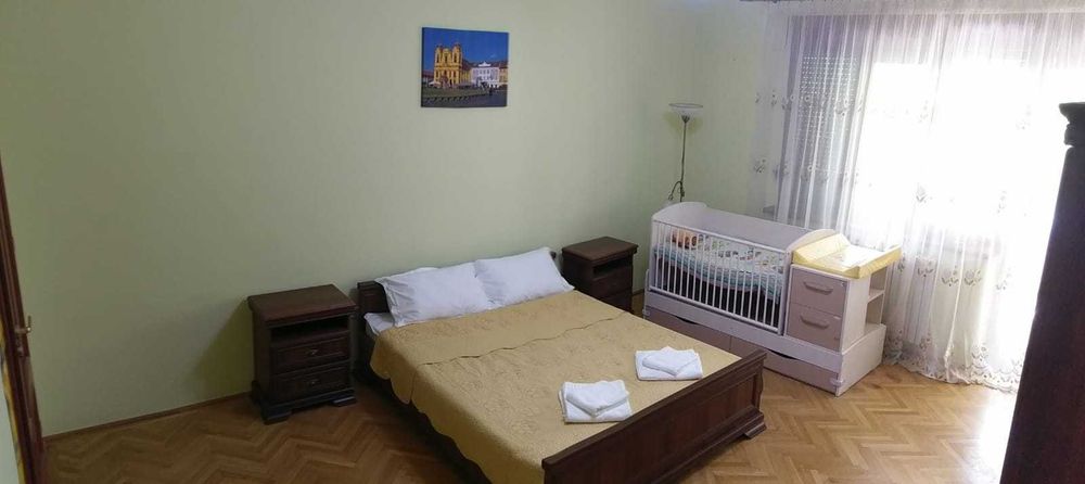 Închiriez apartament cu 4 camere in Complex la 5 minute de Uvt