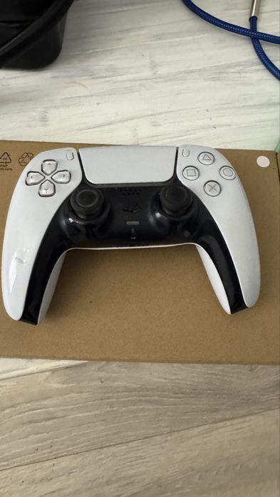 Продам джостик оригинал на PS 4,5