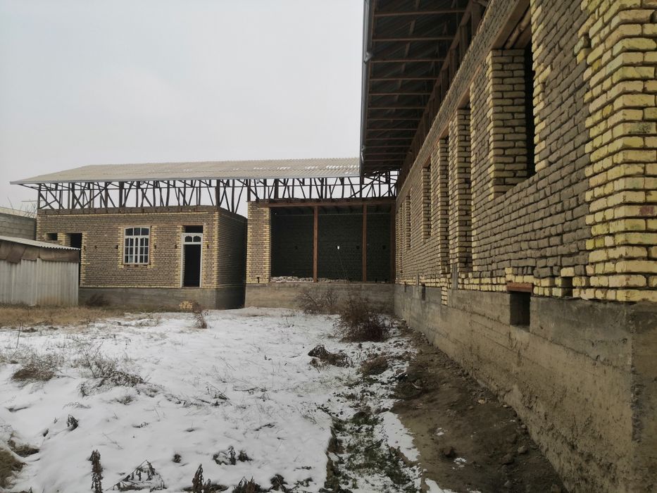 Xovli sotiladi 8 xonaga biton kuyilgan 6 xonasi bitgan karopka holatda