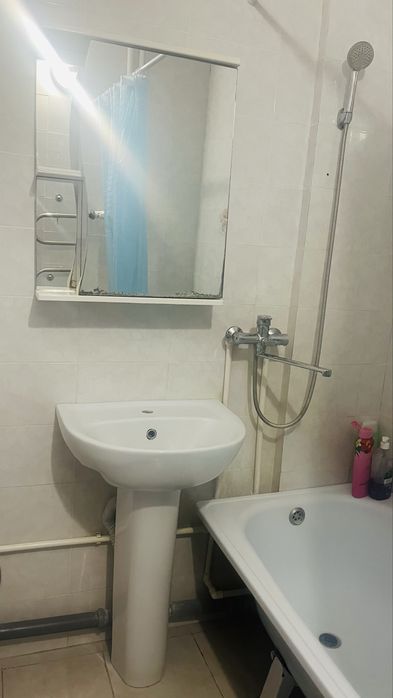 раковина с зеркалом