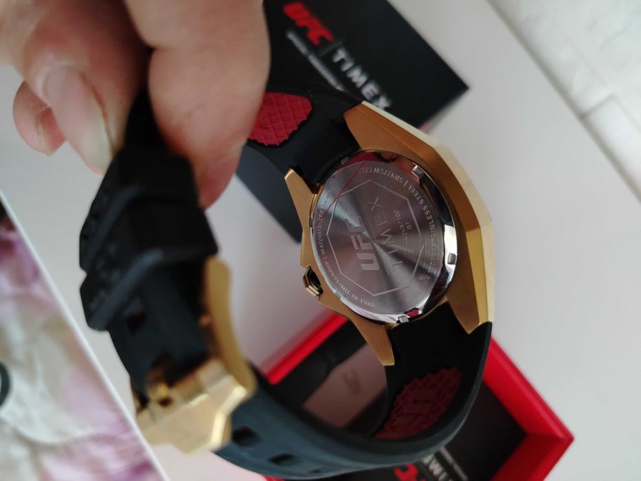 Часовник Timex UFC, Breil