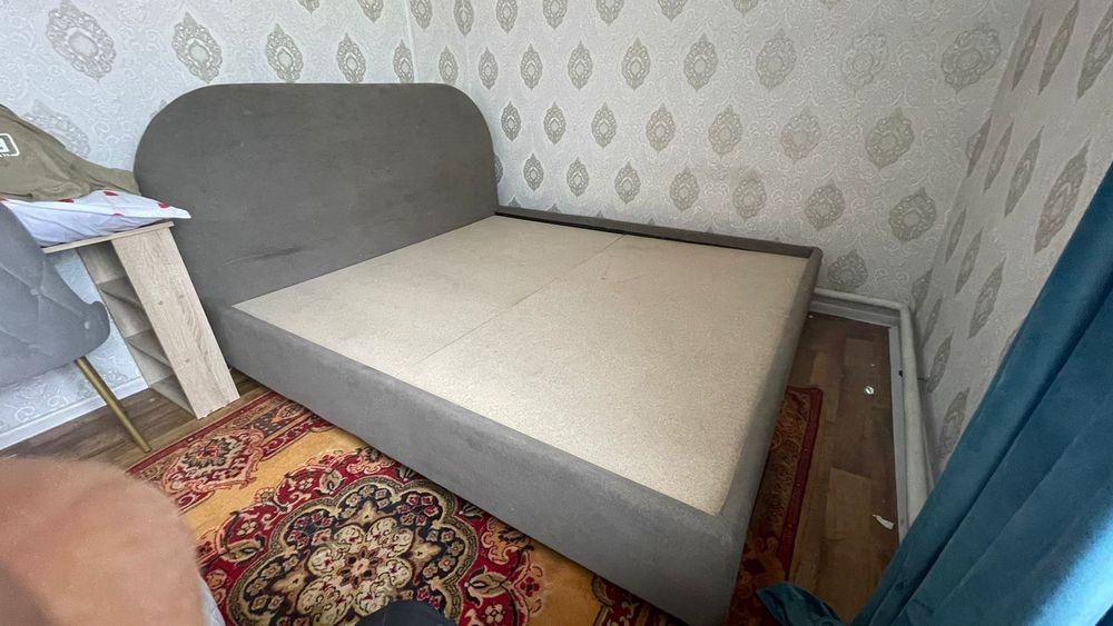 Продам кровать двуспальную без матраса