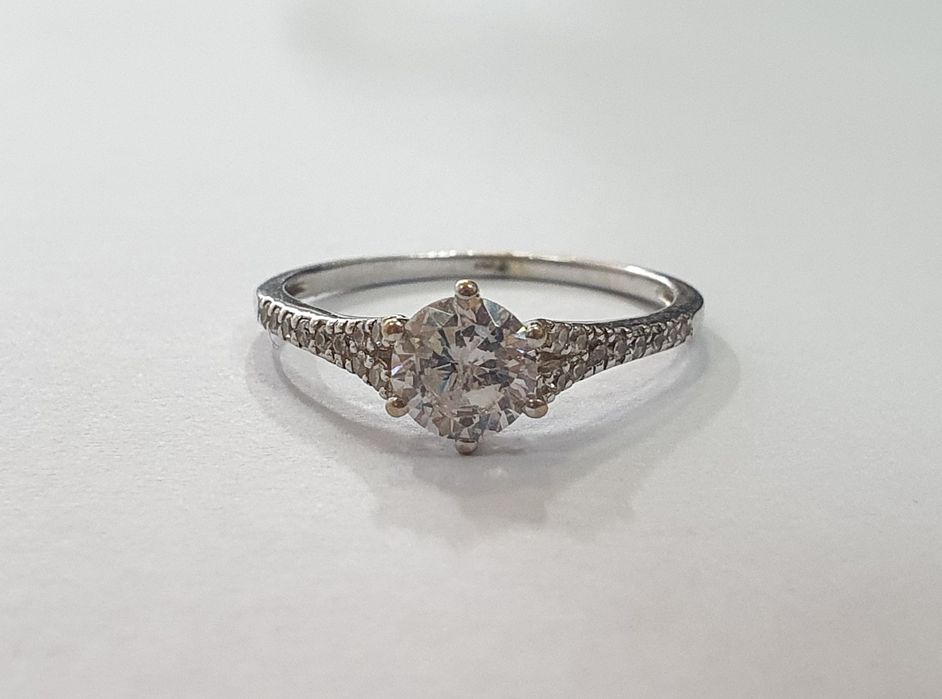 Inel de logodnă din aur alb de 14K cu cubic zirconia – mărimea 57,5 – 2,14 g