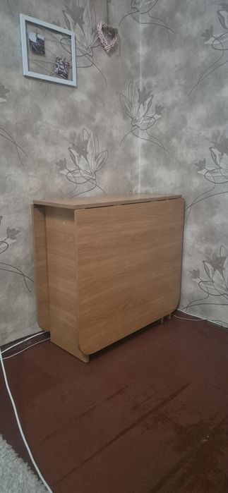 Продам стол книжку