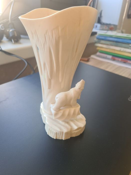 Статуэтка-ваза из рога лося.