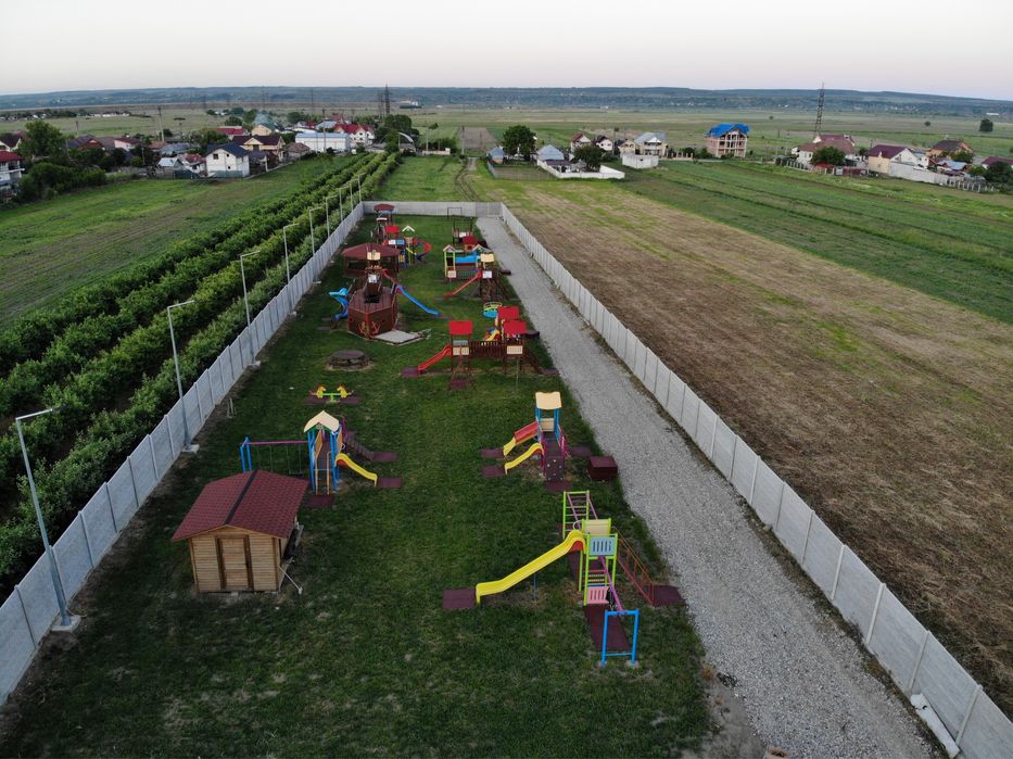 Vand spatiu comercial sau casa Barsanu 5A