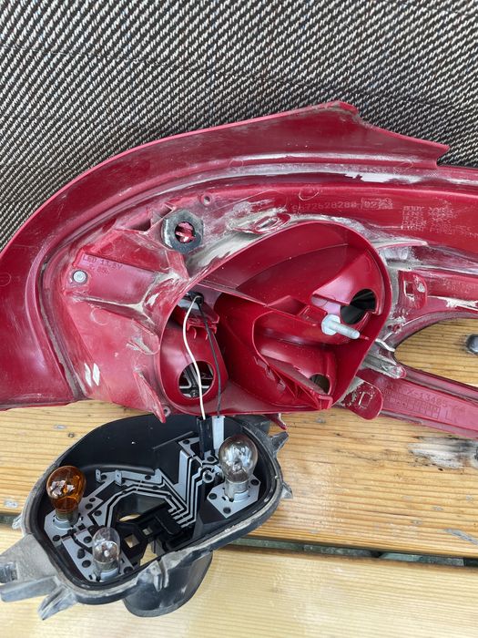 Оригинален ляв стоп за пежо 208 оборудван LED