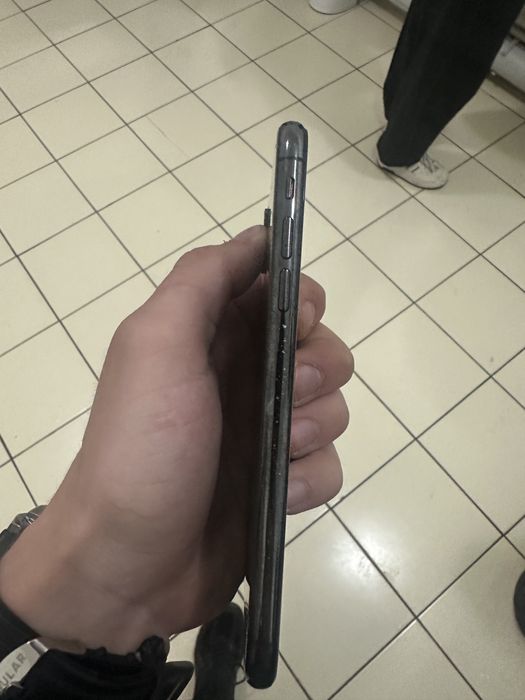 продаю iPhone X.