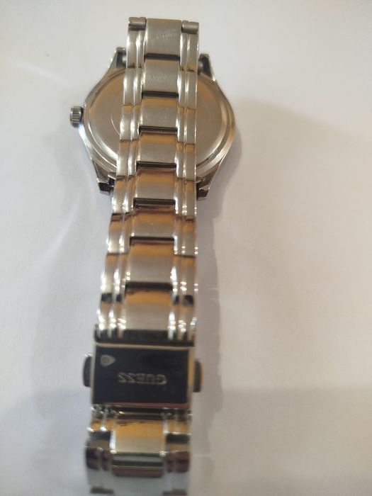 Продавам часовник