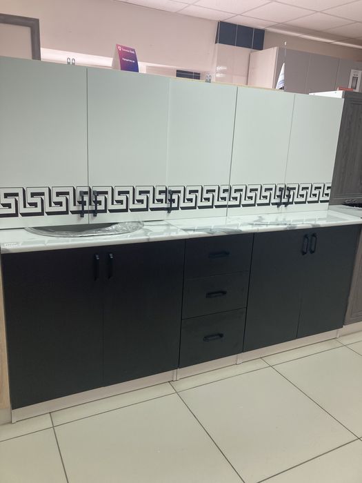 Кухонный гарнитур новый 2 м.