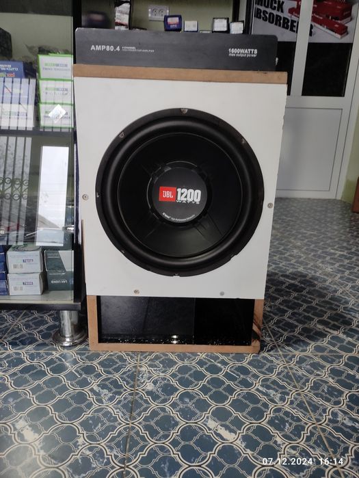 JBL 1200wt uselitil 1600 wt