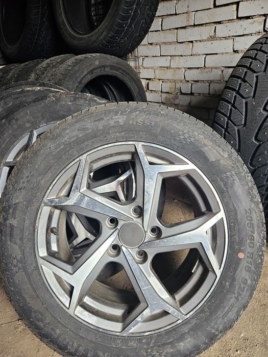 Продам комплект колес R16