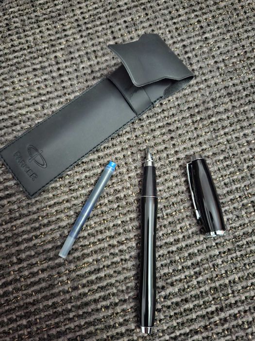 Stilou Parker IM Royal Essential Matte Black CT toc piele