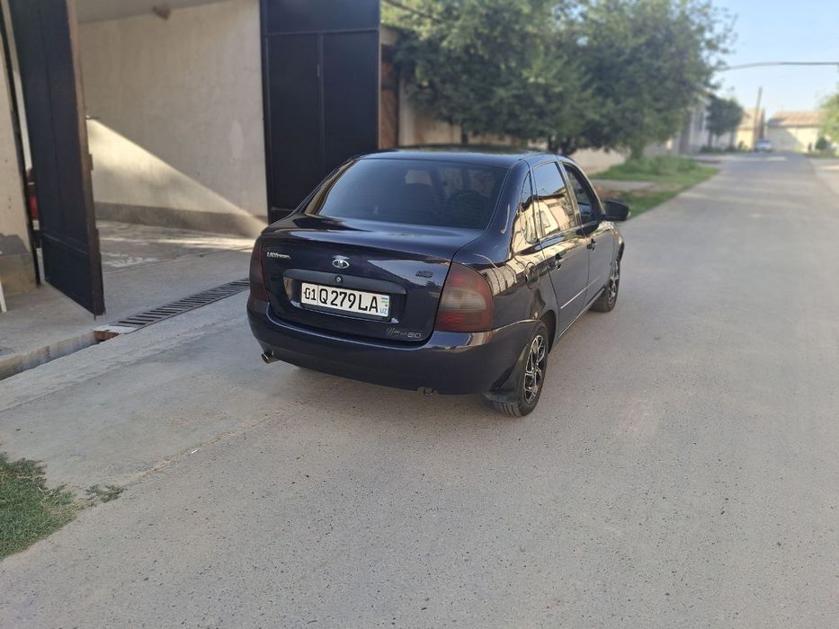 Lada Kalina sotiladi 3000$