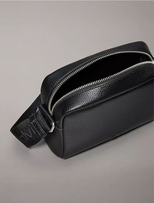 Сумка кросс-боди Calvin Klein