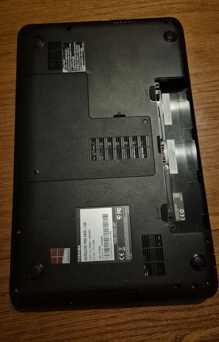 Laptop TOSHIBA Satellite  PRO C850-1JG procesor i5 AMD Radeon defect
