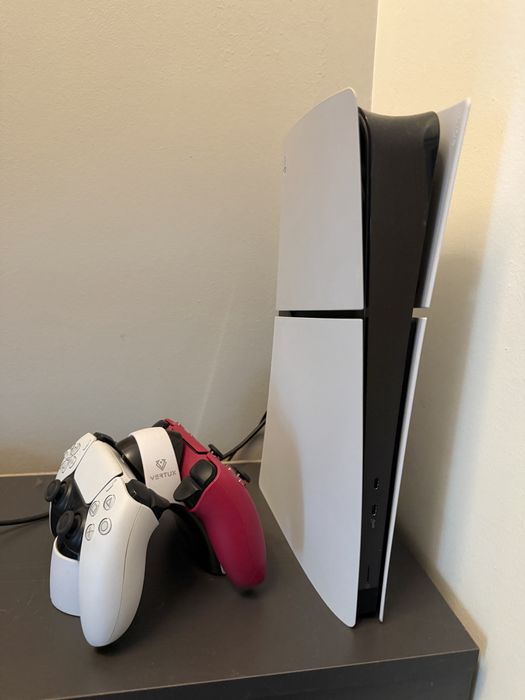 PlayStation 5 Slim 1TB + 2 controllere + stație încărcare | Garanție Altex