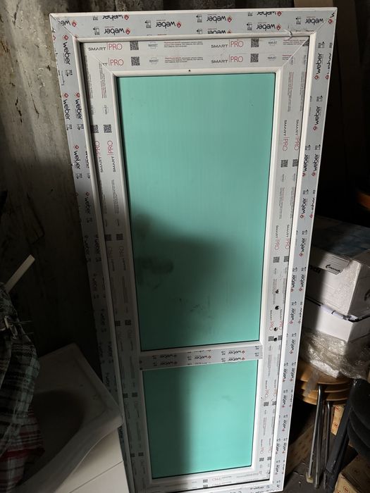 Пластиковая дверь