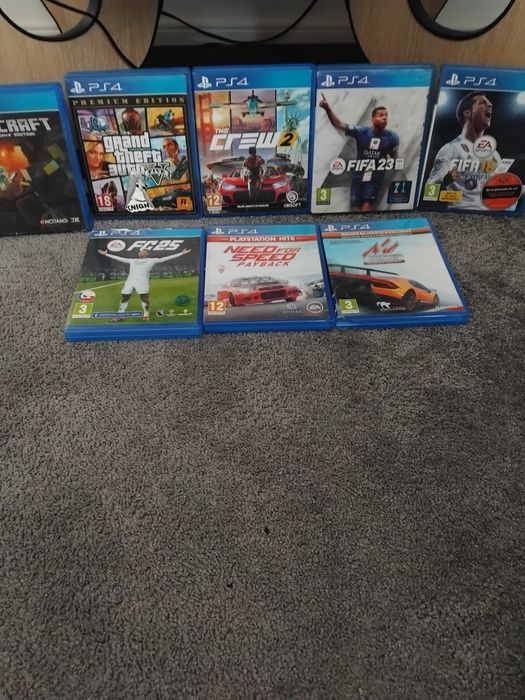 Vând PS 4 cu 2 console și 8 jocuri