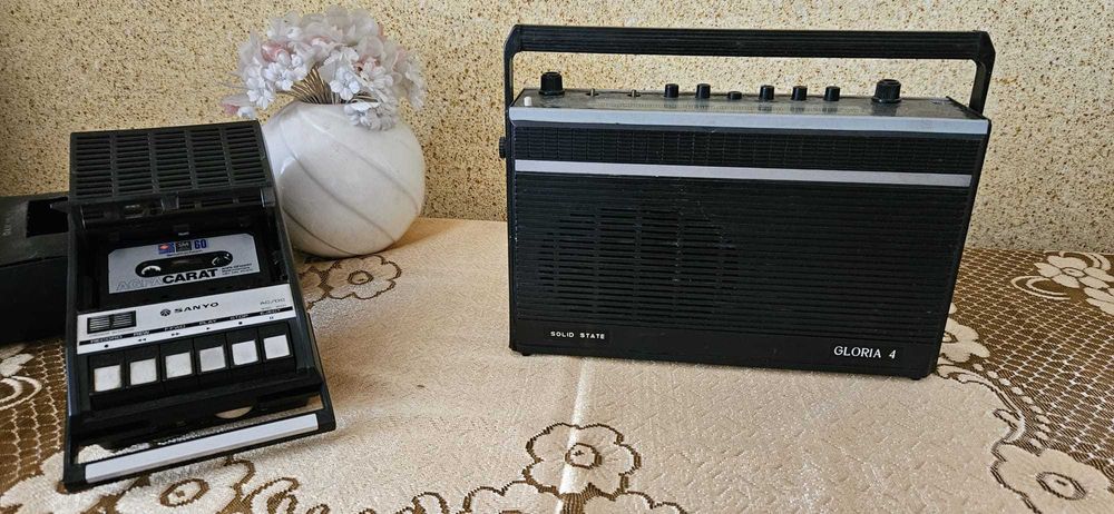 aparate radio ,boxe lemn 50 si 90 w ,pikap TESLA cuboxe 15w .