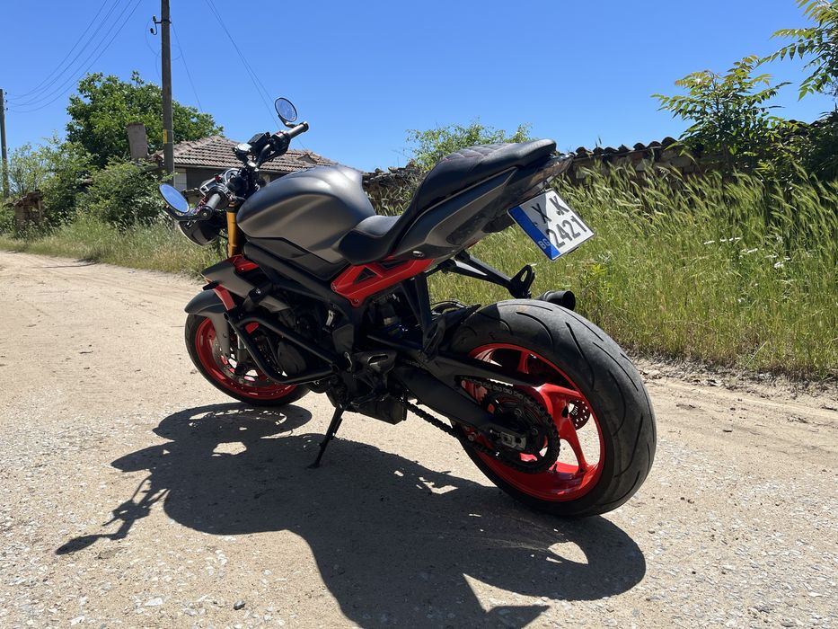 Triumph Street Triple 675