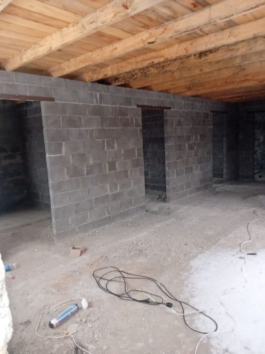 **Срочно продаётся дом с большим участком**