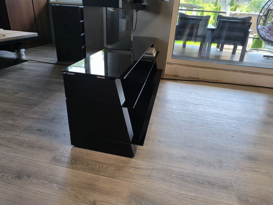 Полка под телевизор